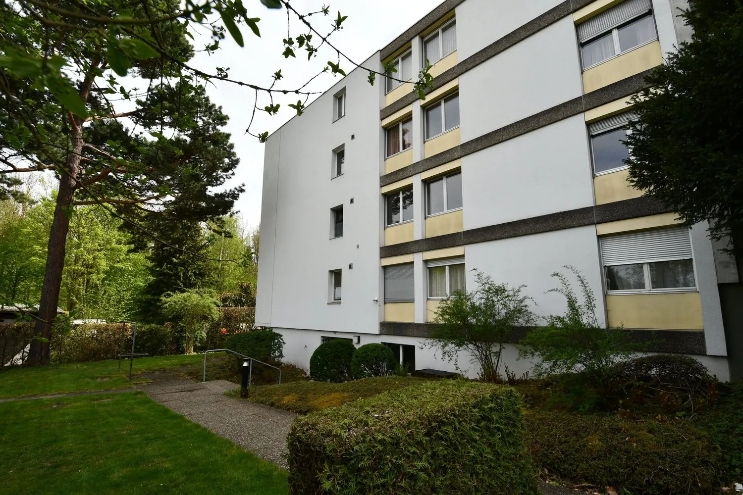 Geräumige 2.5-Zimmerwohnung mit Sicht ins Grüne