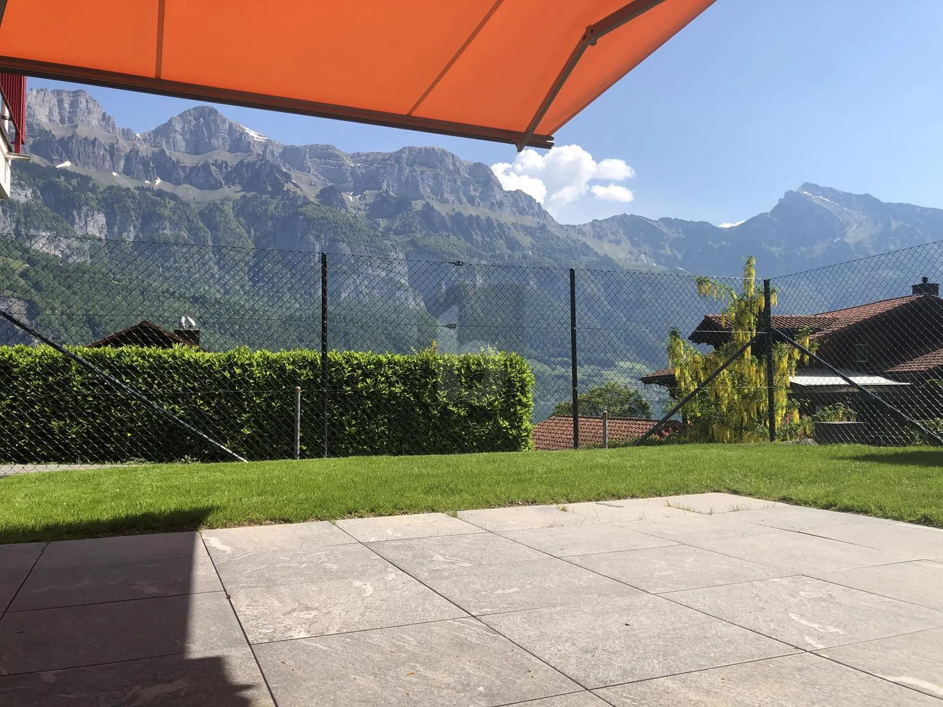 MIT SEESICHT UND GARTEN