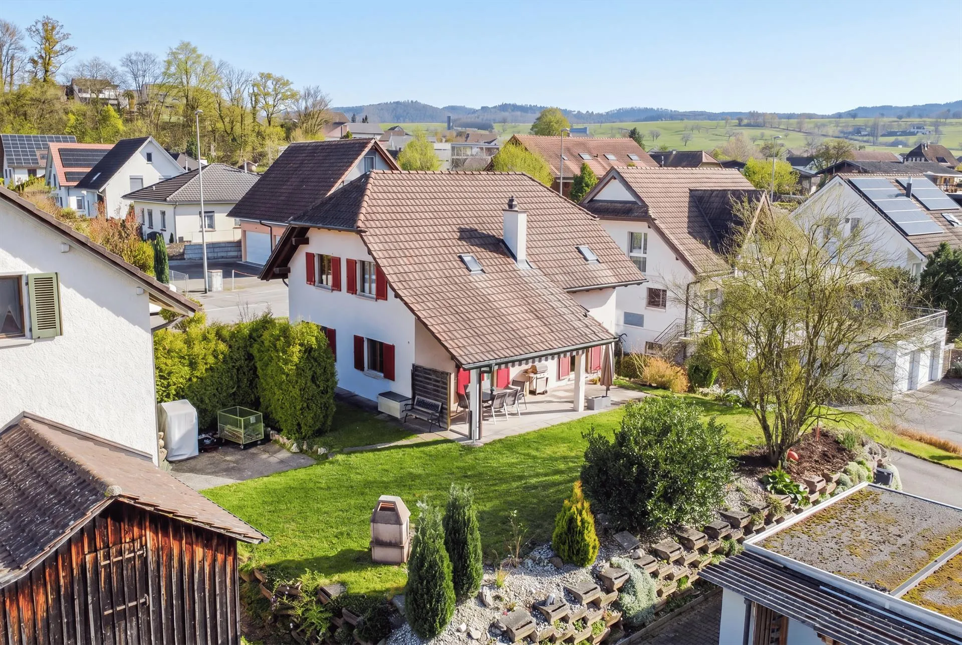 FAIR IM PREIS, FREISTEHEND UND GEPFLEGT - 5.5 ZIMMER EINFAMILIENHAUS