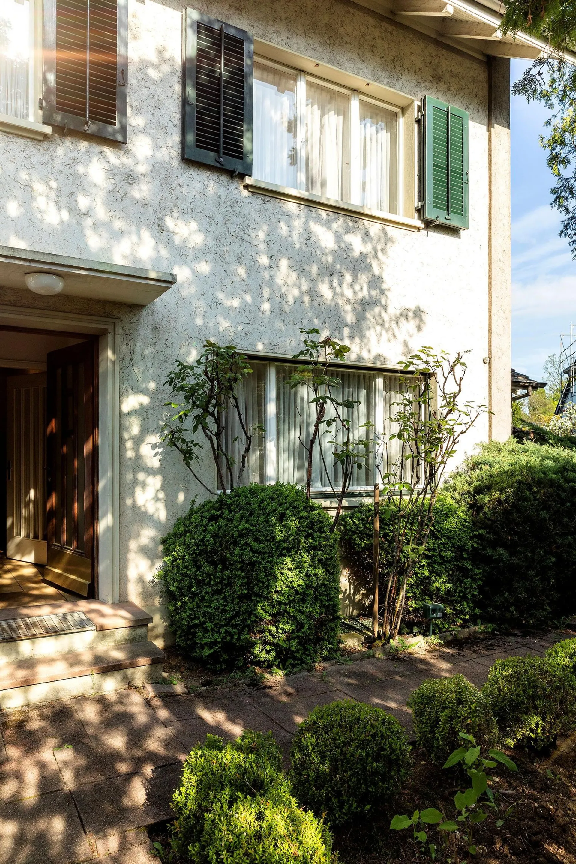Grosses Einfamilienhaus mit Doppelgarage auf dem Bruderholz