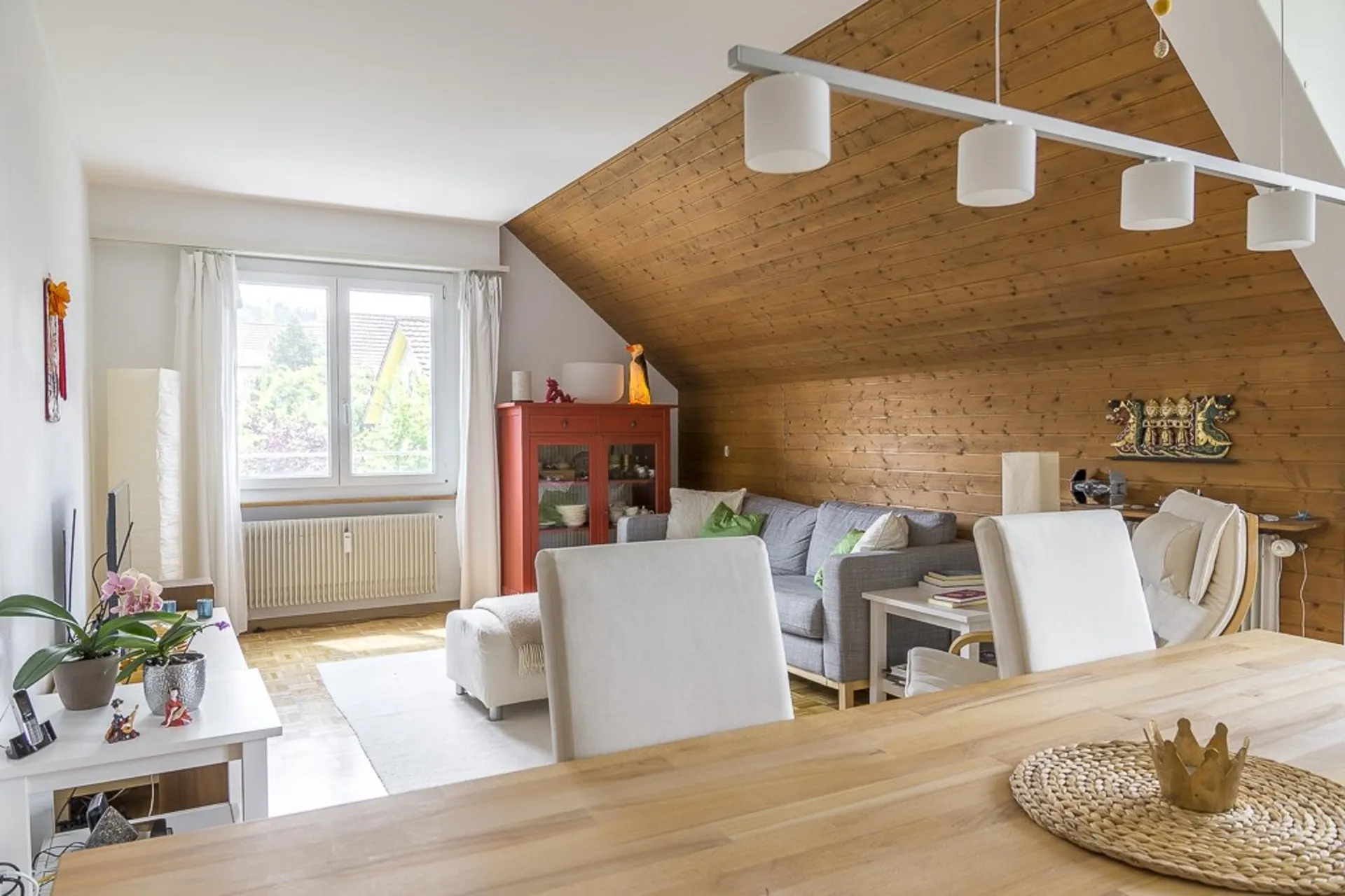 Sonnige Dachwohnung mit Charme
