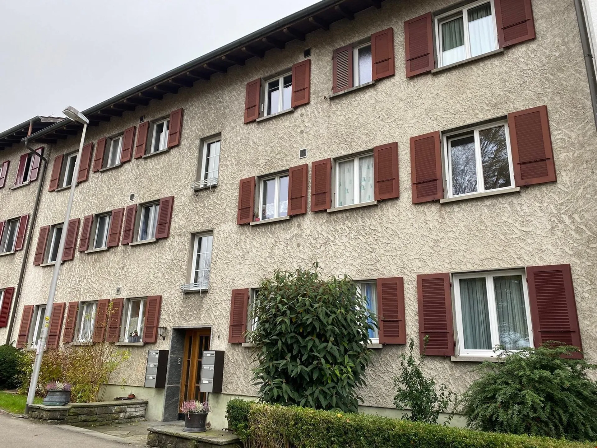 Charmante 4-Zimmer-Altbauwohnung mit Balkon in Köniz