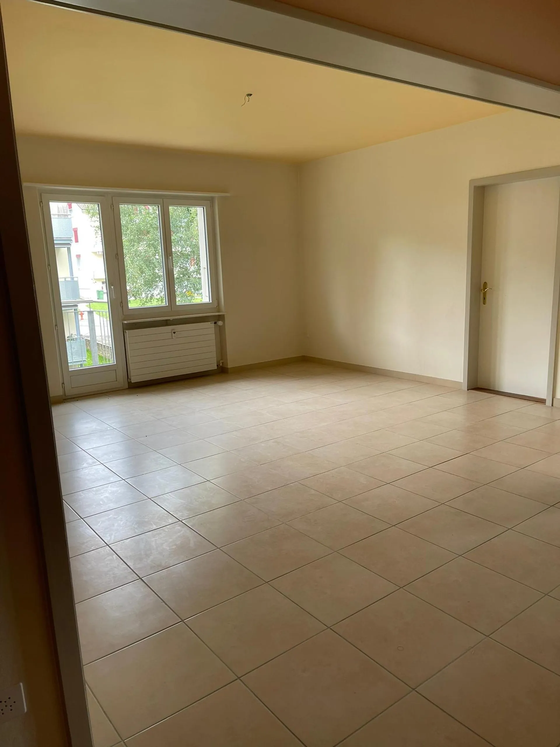 Moderne 3-Zimmerwohnung mit 2 Balkonen  in Brügg / Appartement moderne de 3 pièces à Brügg