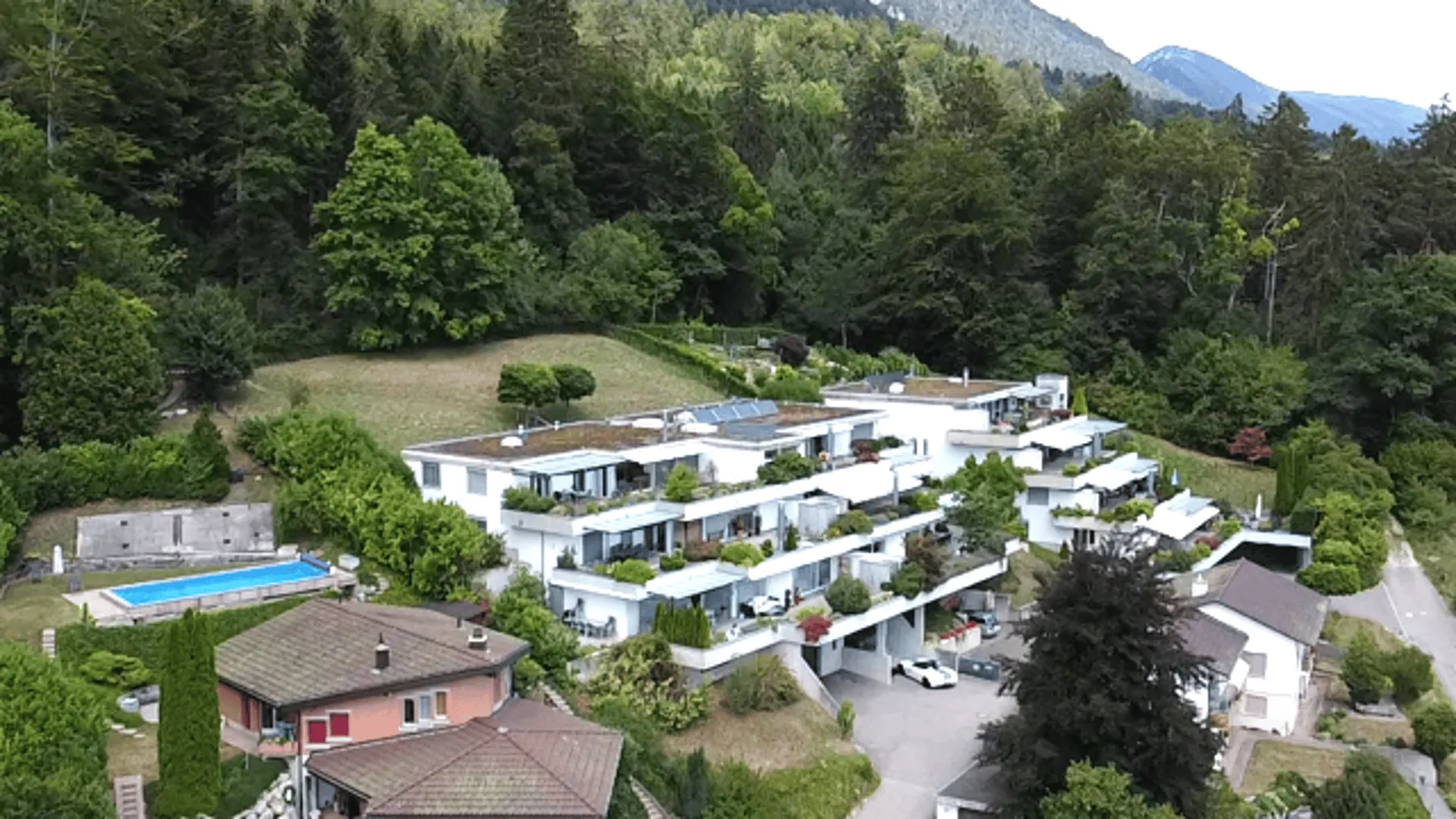 Renovierte 4.5-Zimmer-Terrassenwohnung am Waldrand, ruhig, Fernsicht, privacy