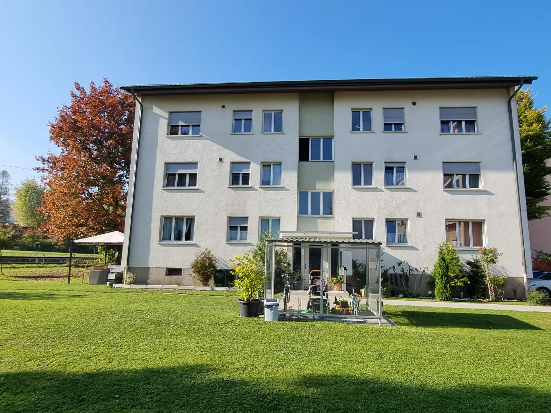 Helle 4-Zimmer-Wohnung mit Balkon und grossem Garten zur Mitbenutzung