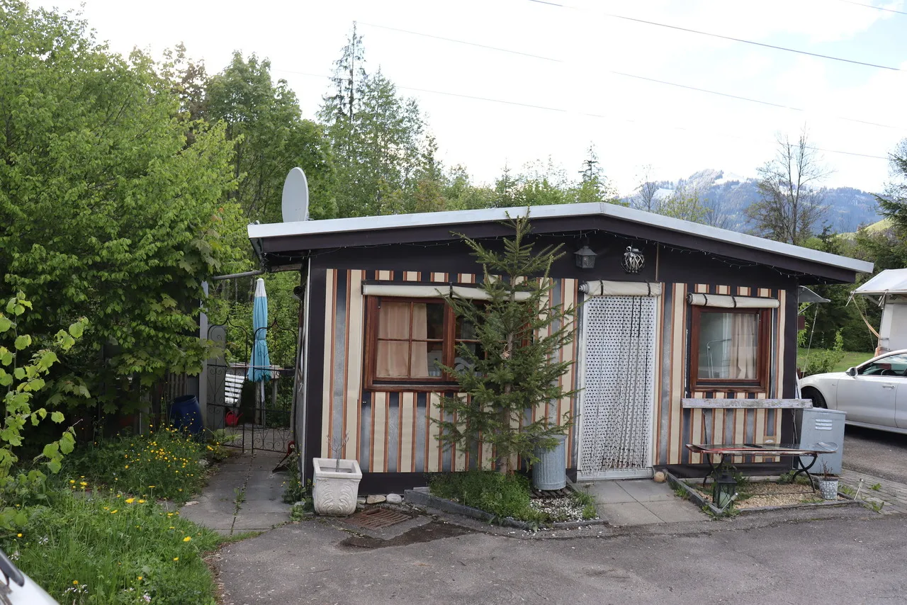 Charmantes Camping-Ferienhäuschen in Gstaad - ruhige Lage mit Ganzjahreswohnsitz
