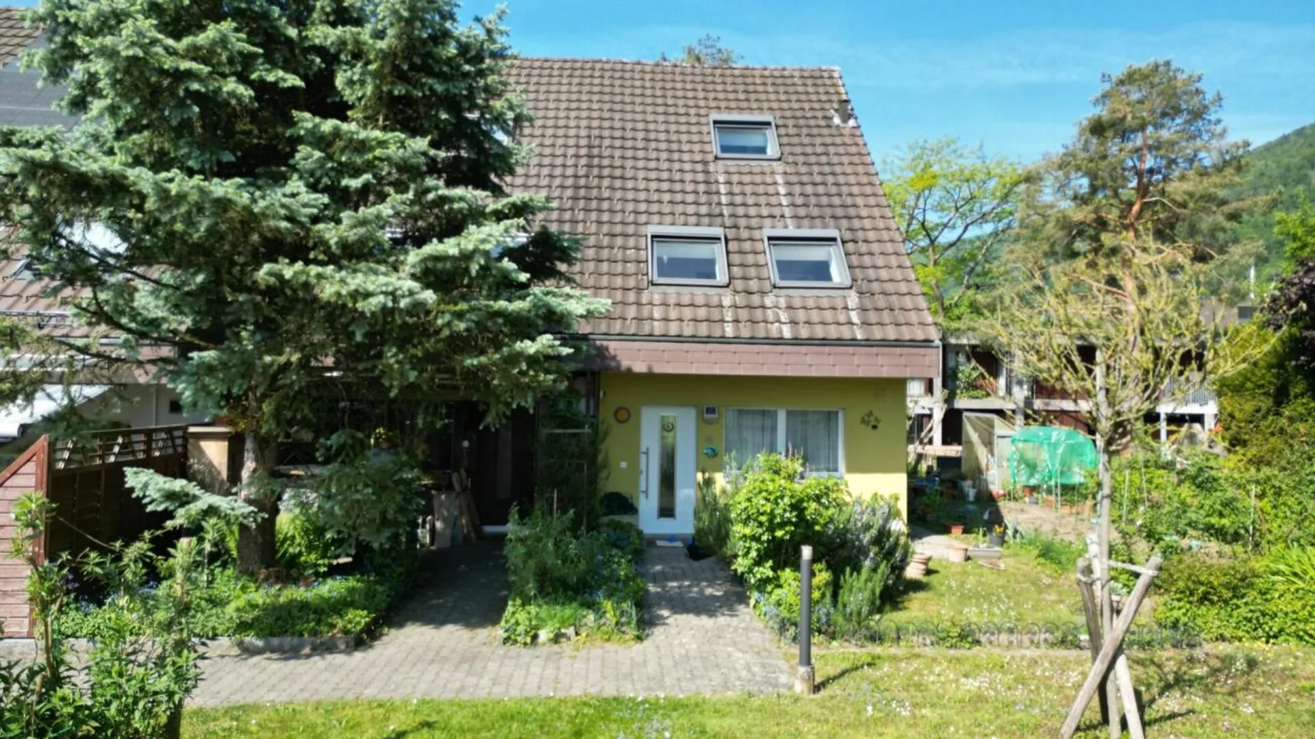 Heimeliges Familiennest - Reiheneckhaus in Pieterlen