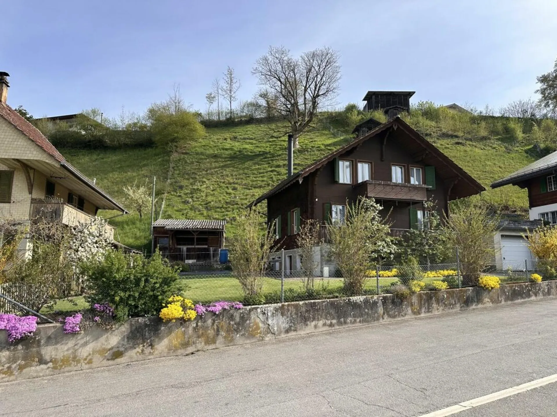 5-Zimmer-Einfamilienhaus, renovationsbedürftig, mit Potenzial und Baulandreserve