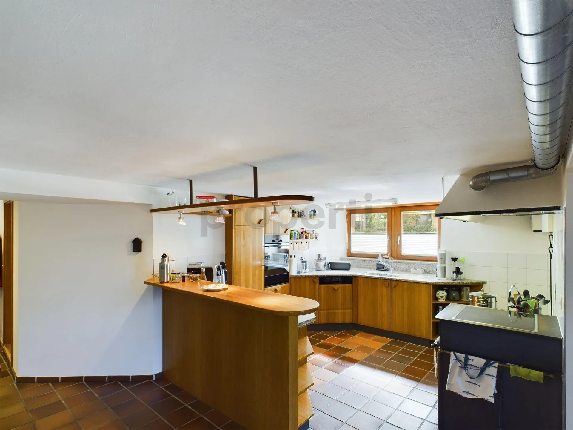 Großzügige 6-Zimmer-Terrassenwohnung mit eigenem Garten, Ramlinsburg