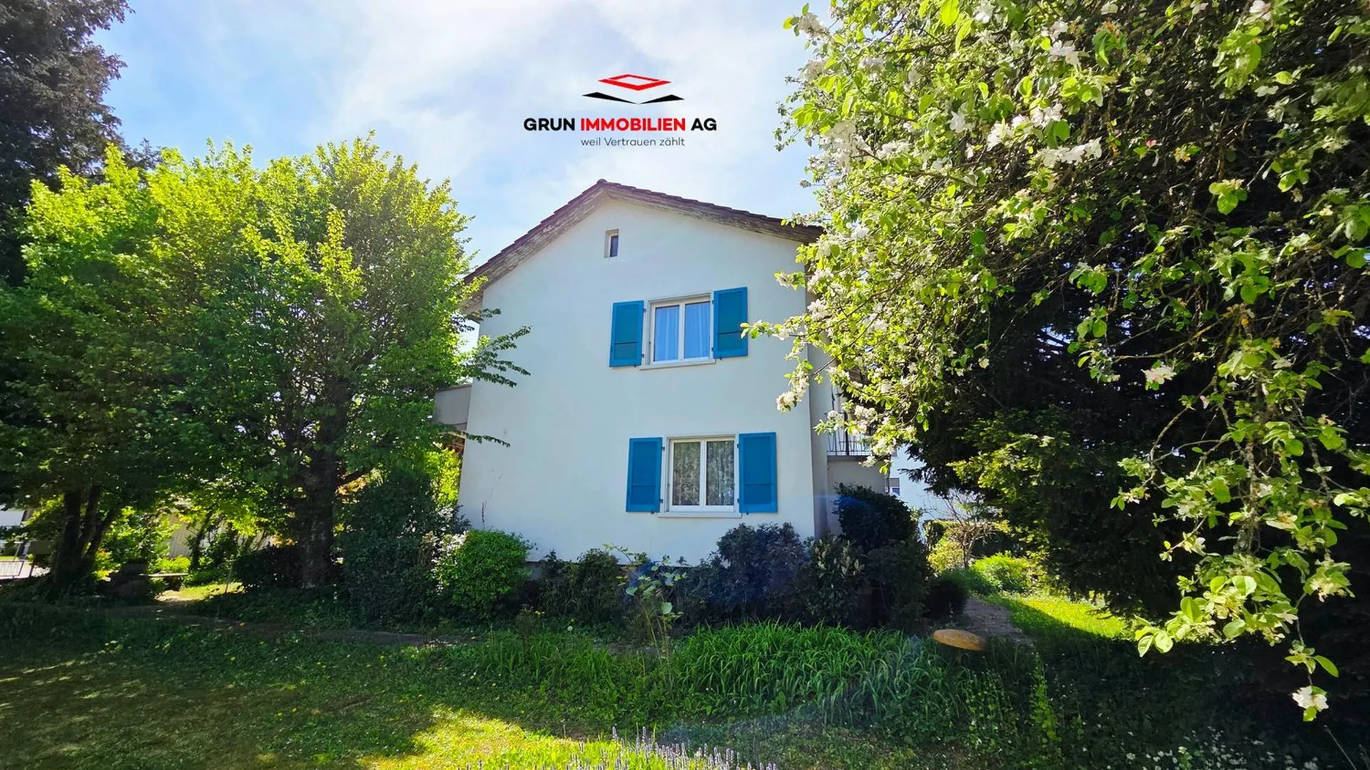 Doppel-Einfamilienhaus mit viel Charme und Privatsphäre an ruhiger Lage