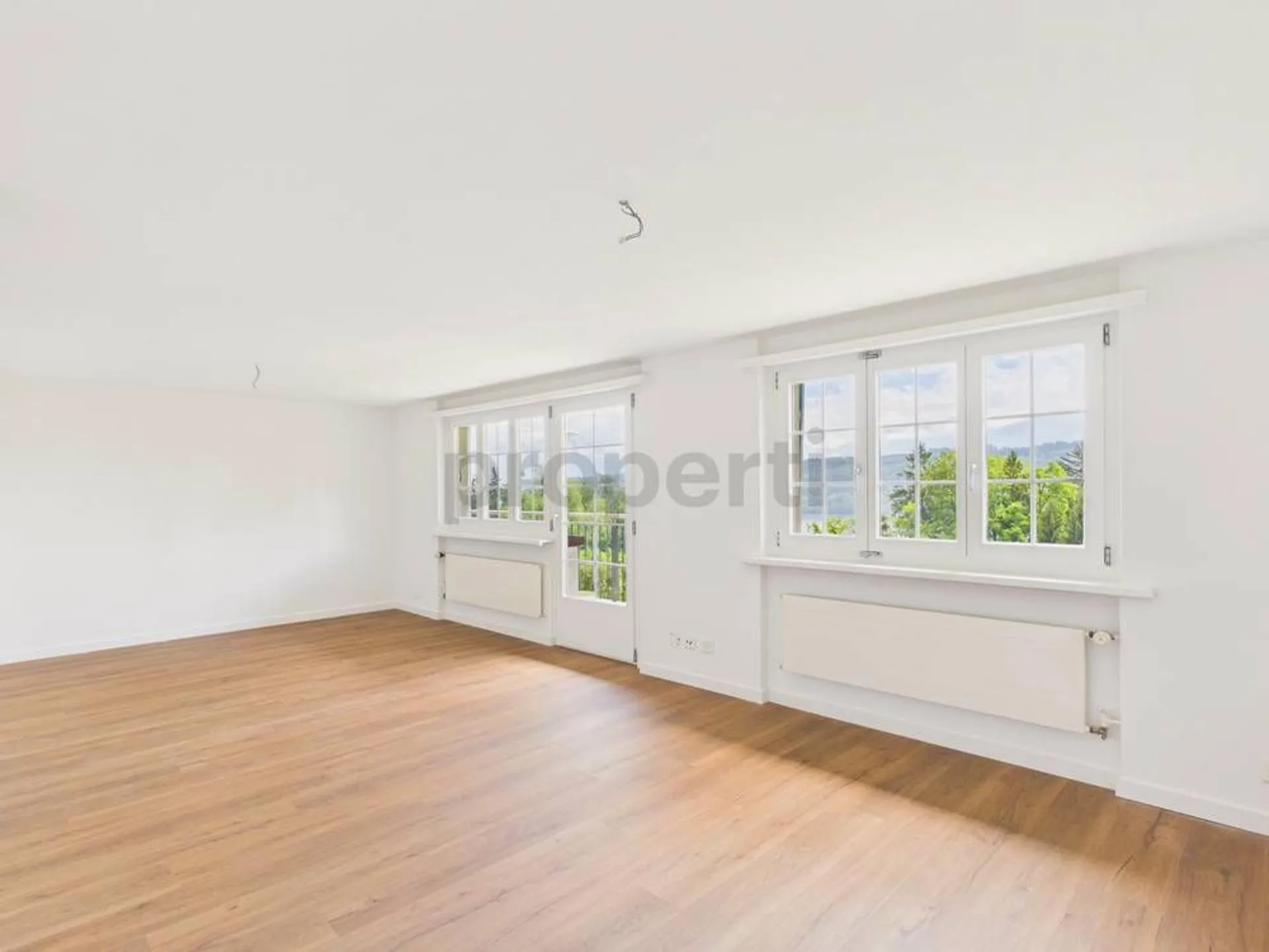 Wohntraum am Zürichsee: Exklusive Maisonette mit Seesicht und eigenem Gartenanteil