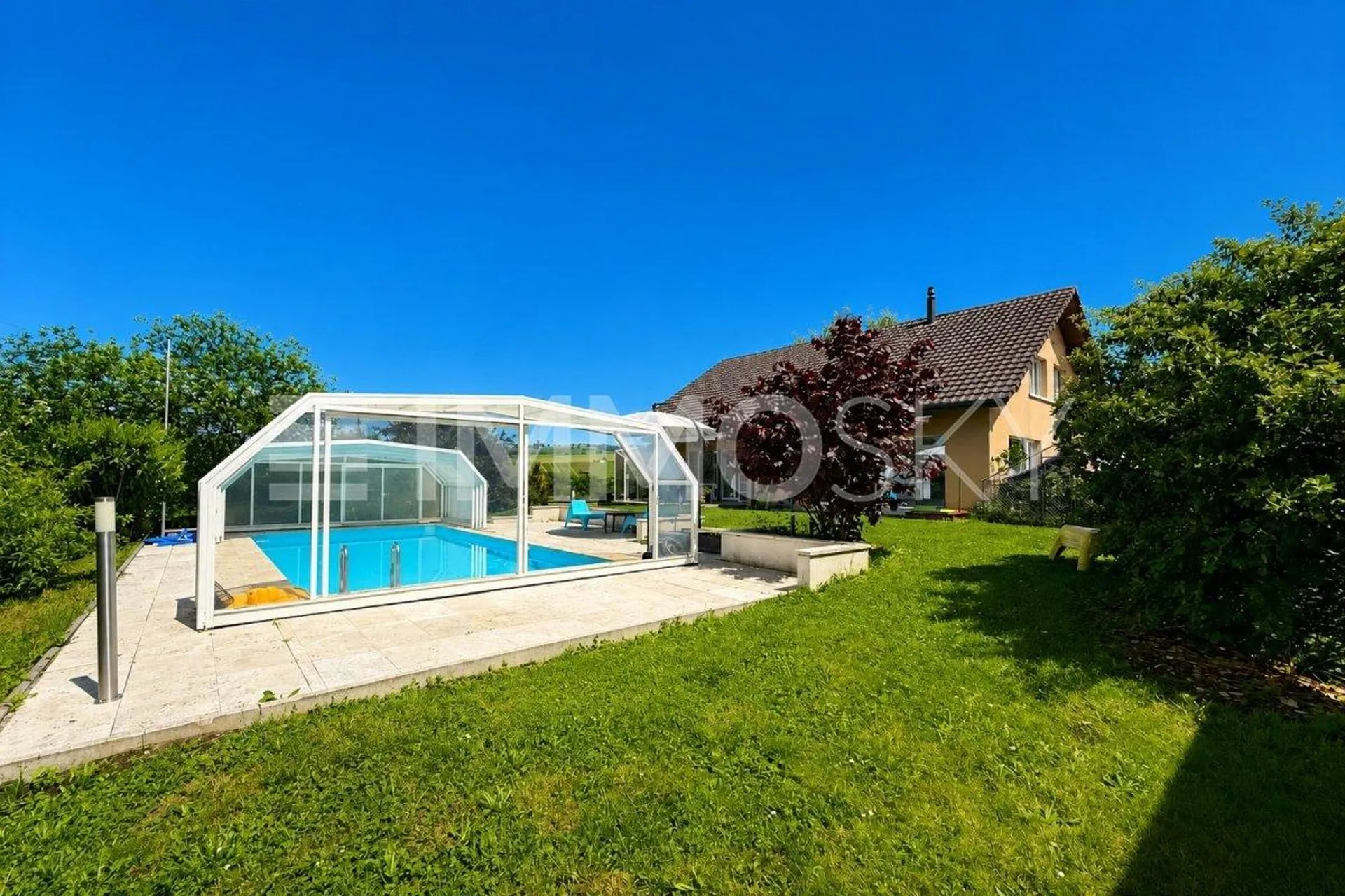 Élégante villa familiale à Chavornay avec piscine couverte