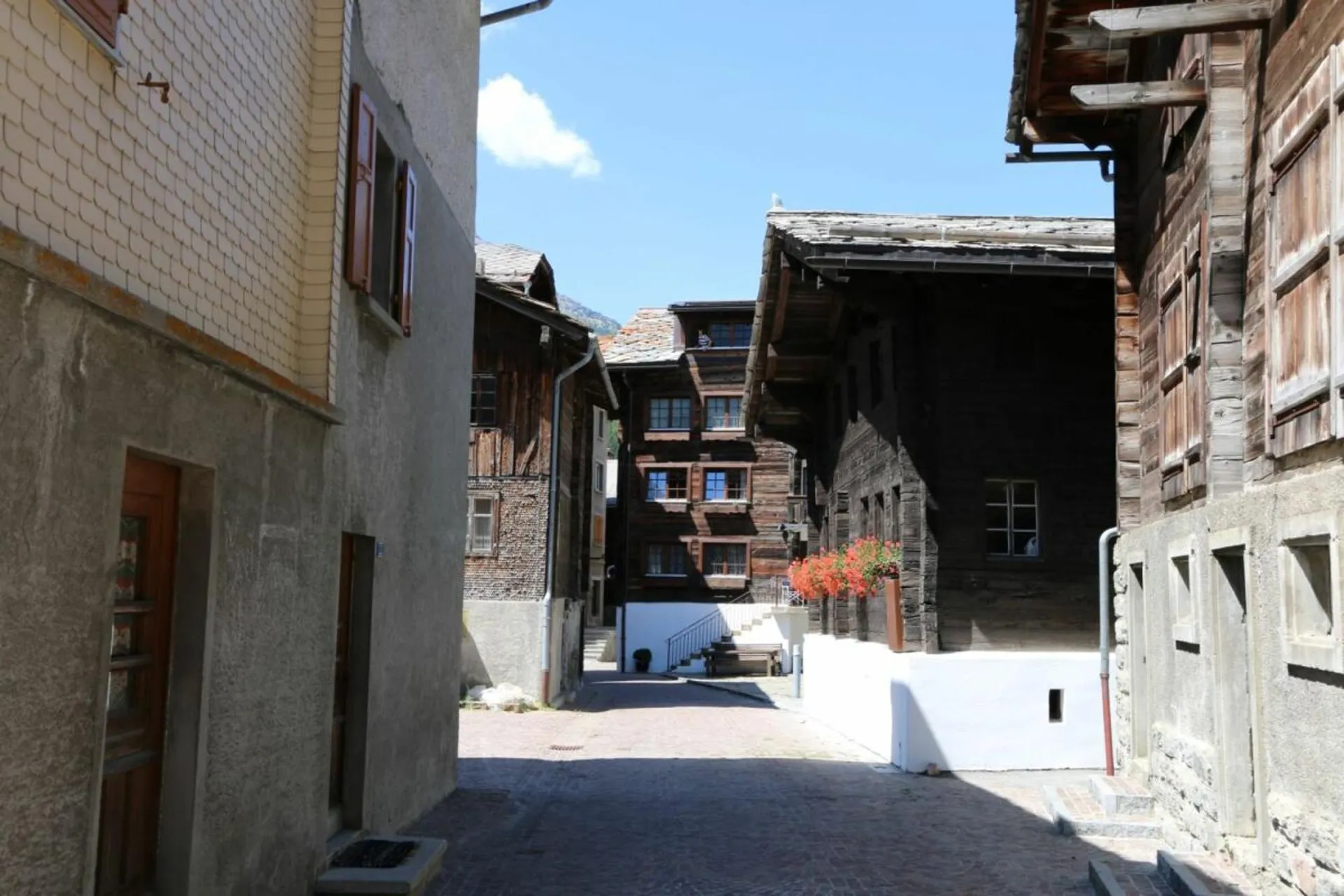 2.5 Zimmerwohnung im alten Café du DOM in Saas-Grund VS