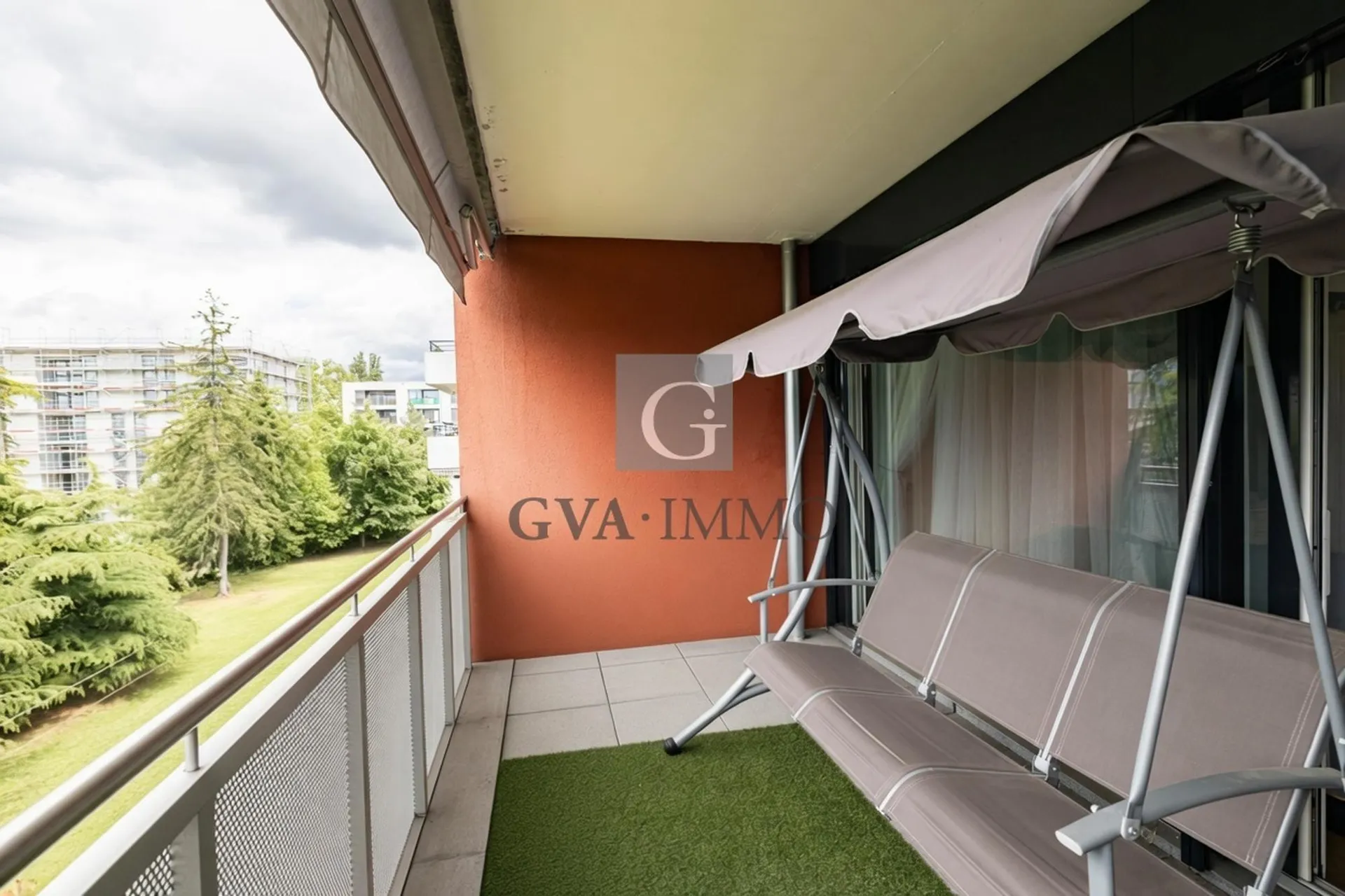 Appartement lumineux avec loggia proche ONU & aéroport