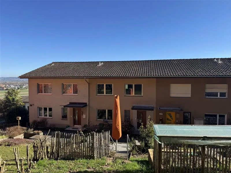 5.5-Zimmer-Reihenhaus mit toller Aussicht in Safnern