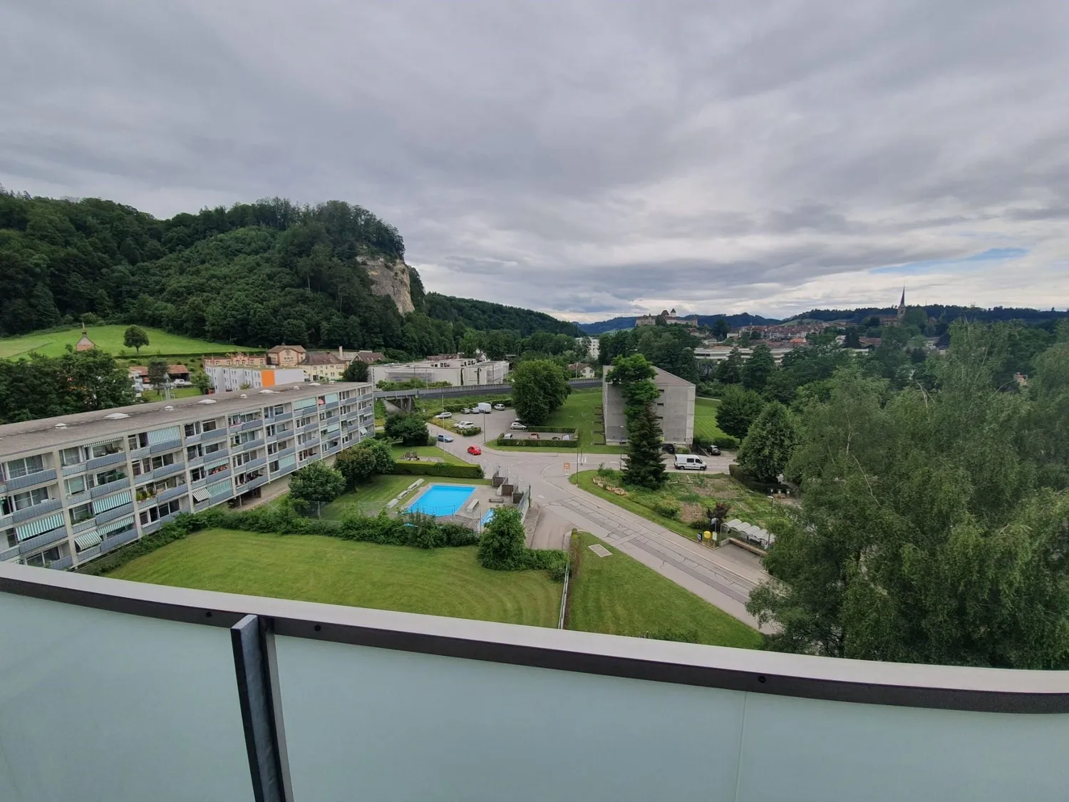 Helle 3-Zimmer-Wohnung mit Balkon und Pool in Burgdorf