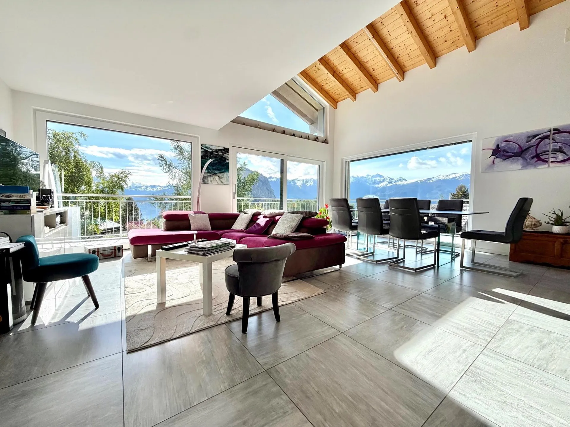 Superbe villa récente, composée de deux appartements