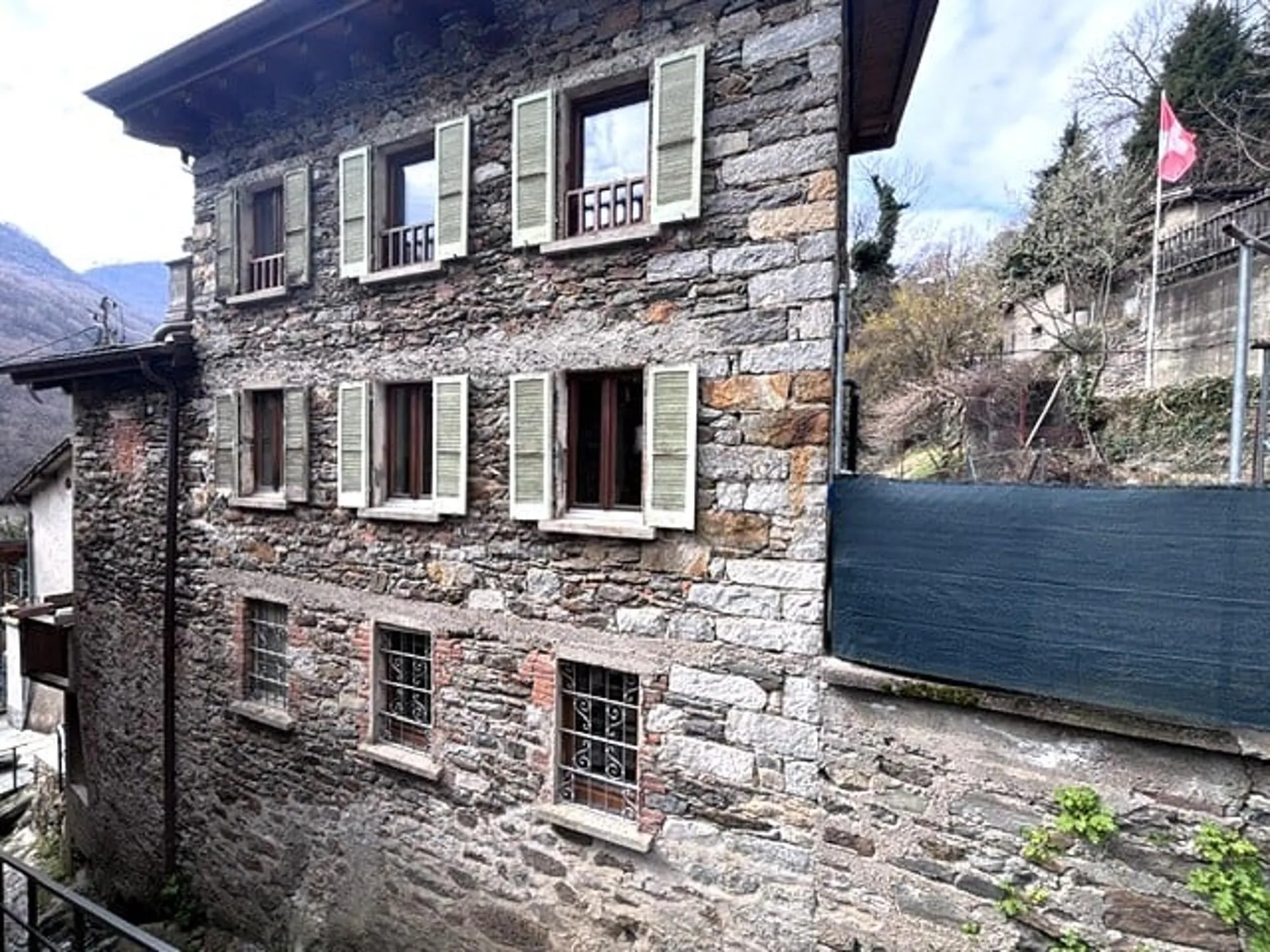 Rustica casa in pietra nel nucleo del paese