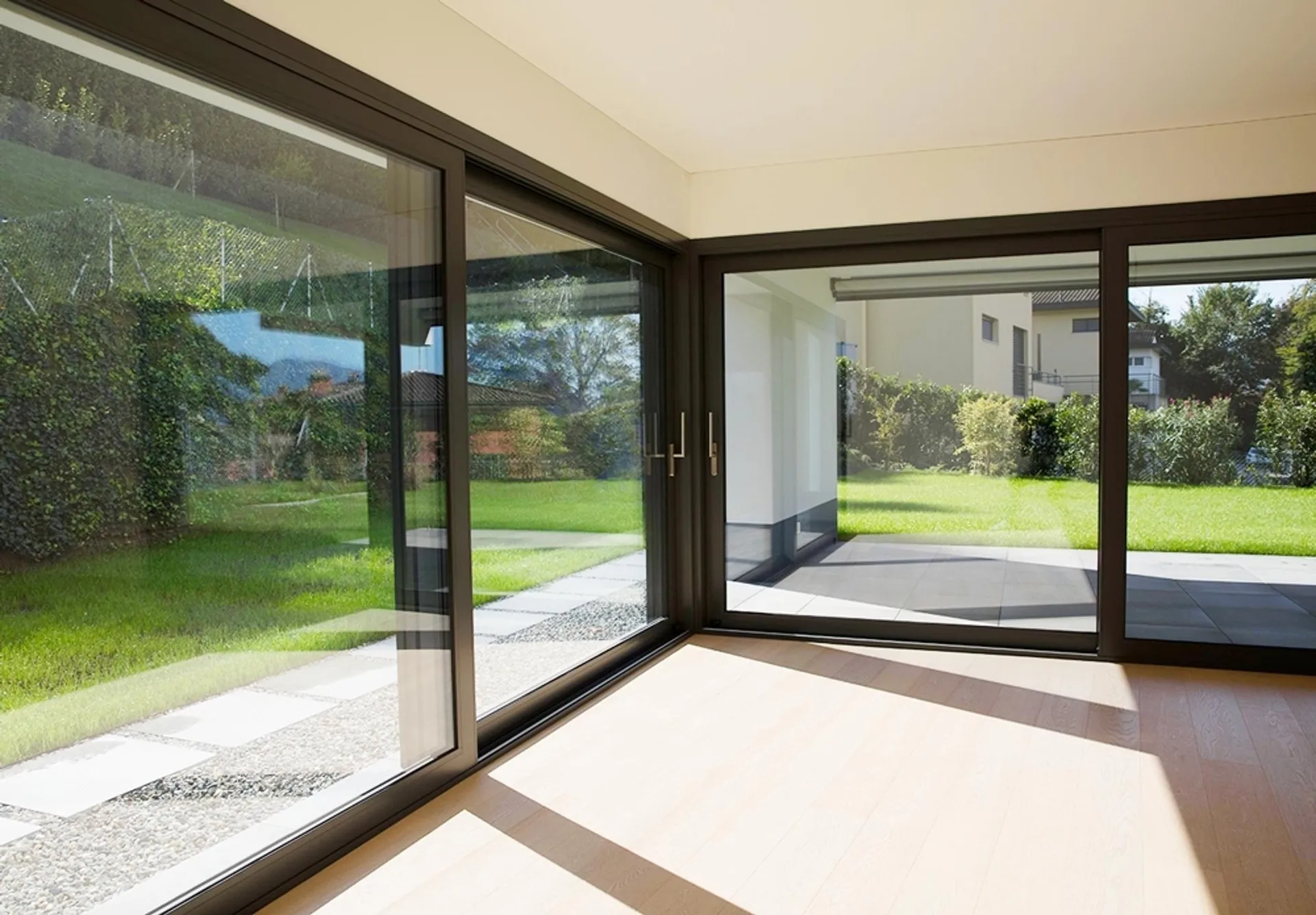 Montagnola  Arasio: elegante 4.5 locali con giardino privato e terraz