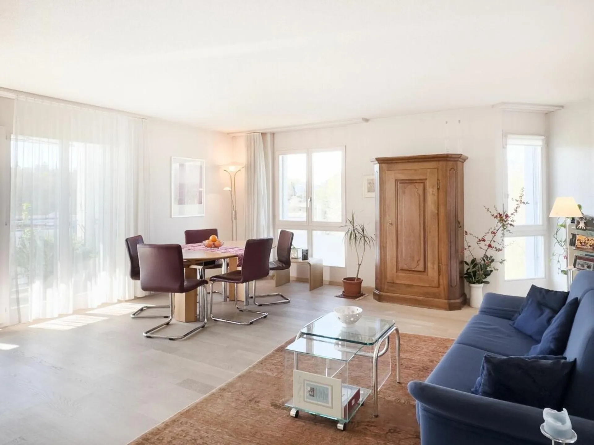 Wohnen in Aare-Nähe: Sonnige 2.5-Zimmerwohnung mit Balkon und Weitsicht