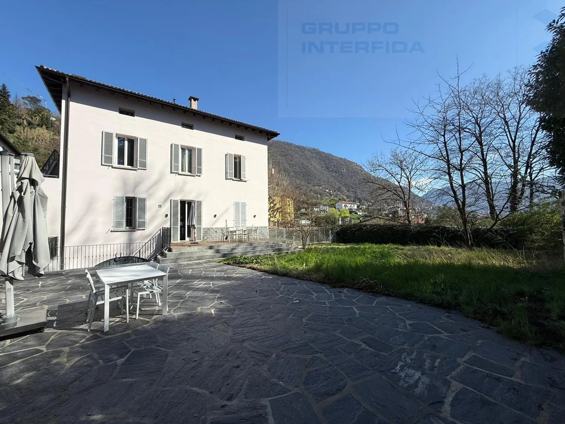 CASA RISTRUTTURATA CON PARCO