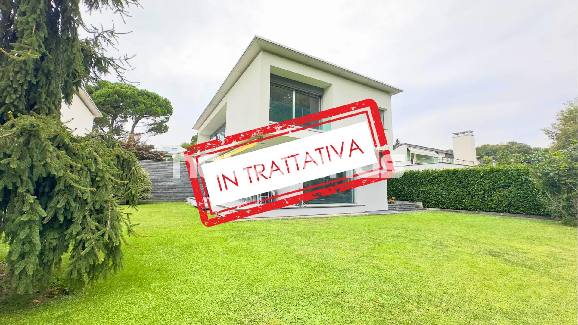 Breganzona: villa 6,5 locali con giardino e massima privacy.