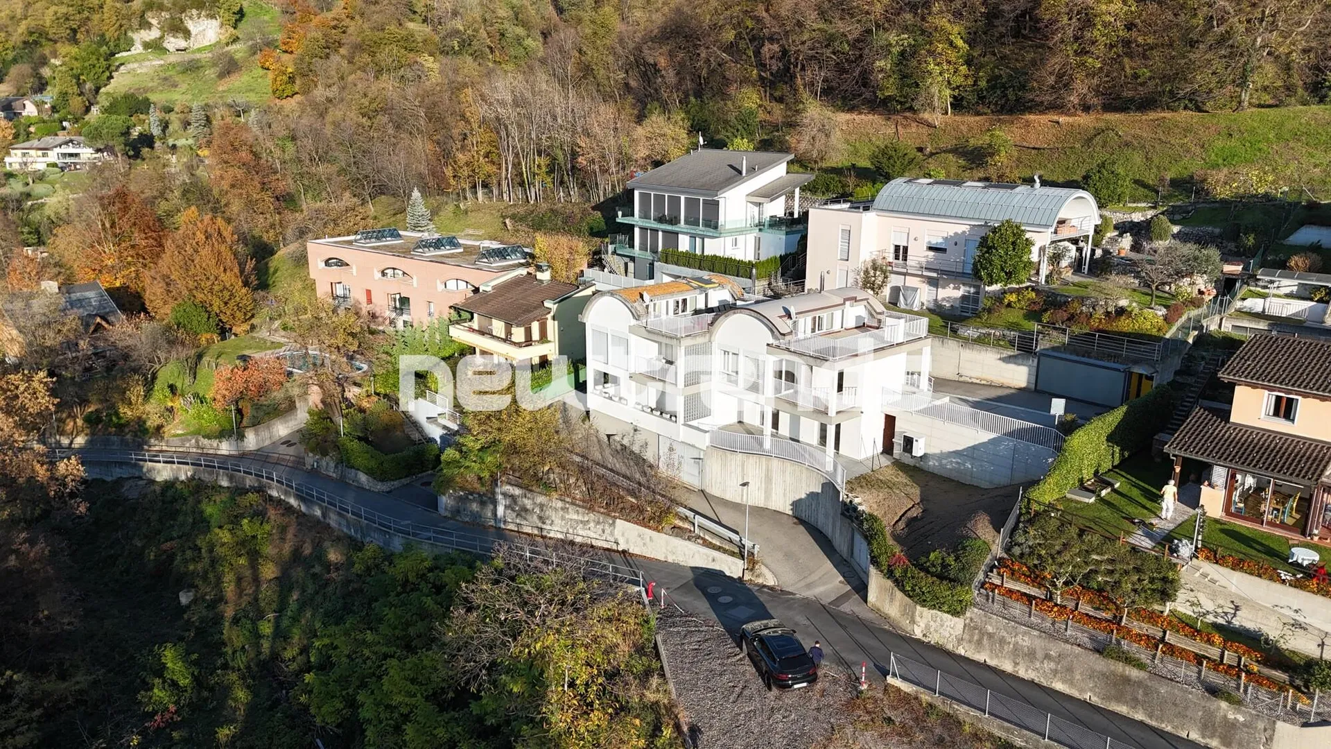 Viganello  Albonago: villetta a schiera con terrazza e vista aperta.