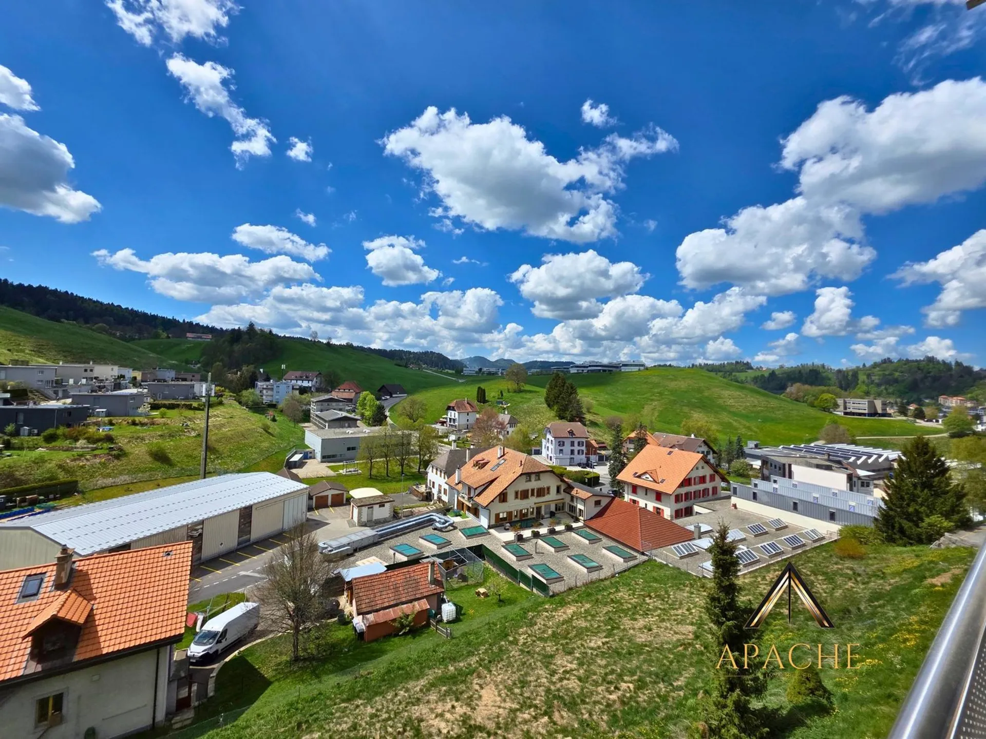 Appartement de 3.5 pièces avec balcon et vue imprenable en position dominante