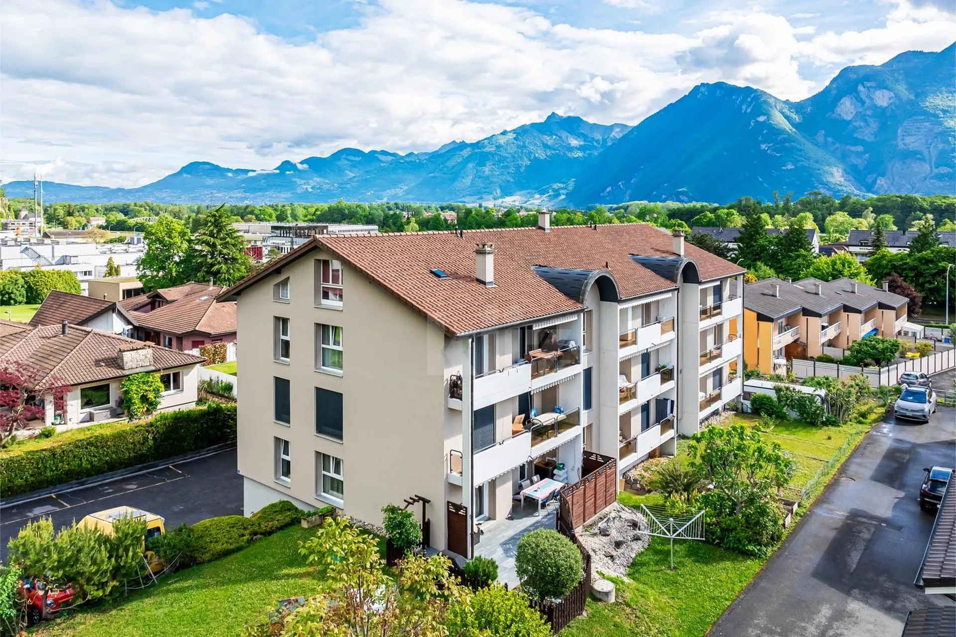Charmant appartement avec balcon et vue montagnes