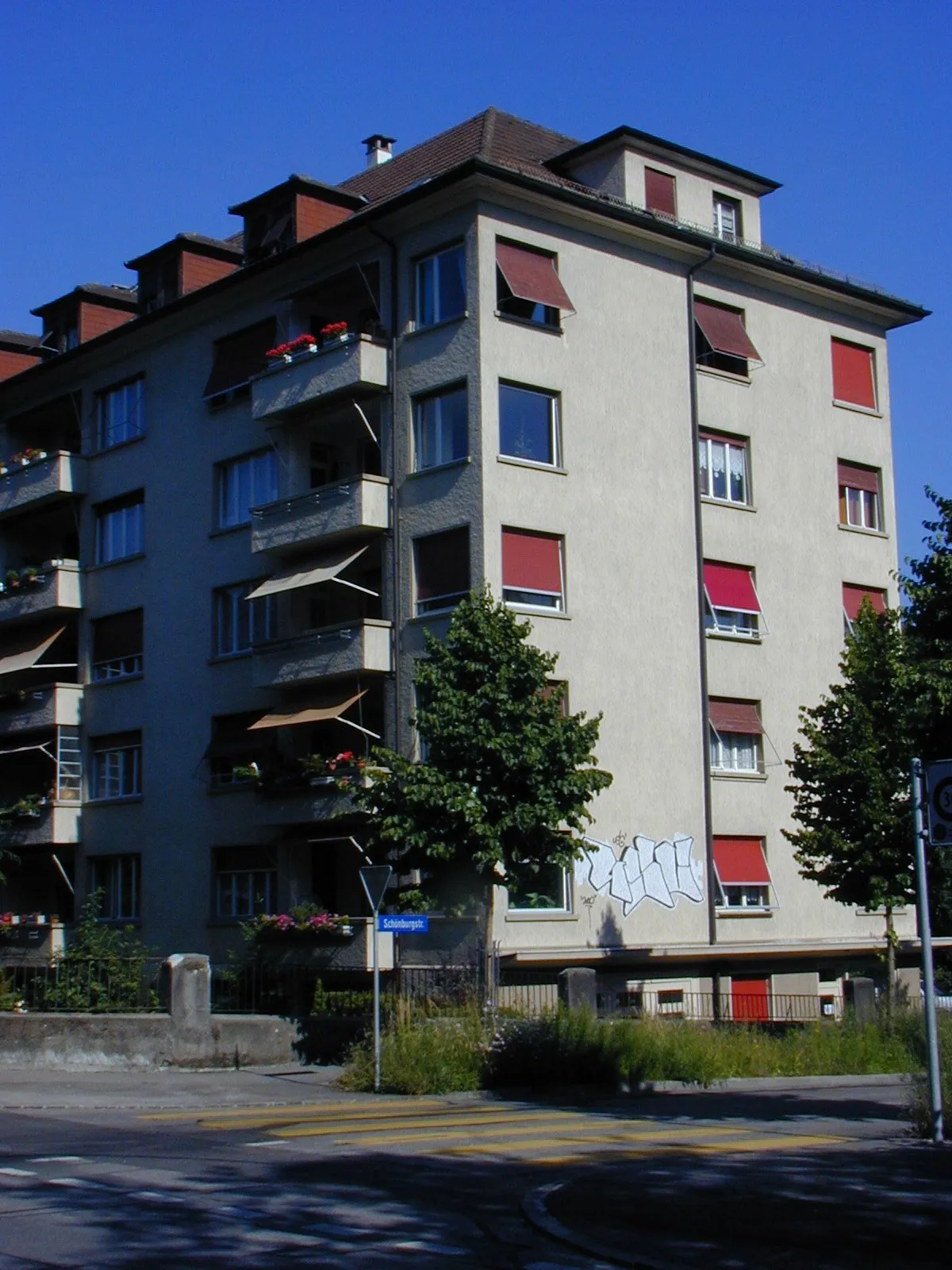 Helle 4-Zimmer-Wohnung mit Balkon an der Viktoriastrasse in Bern
