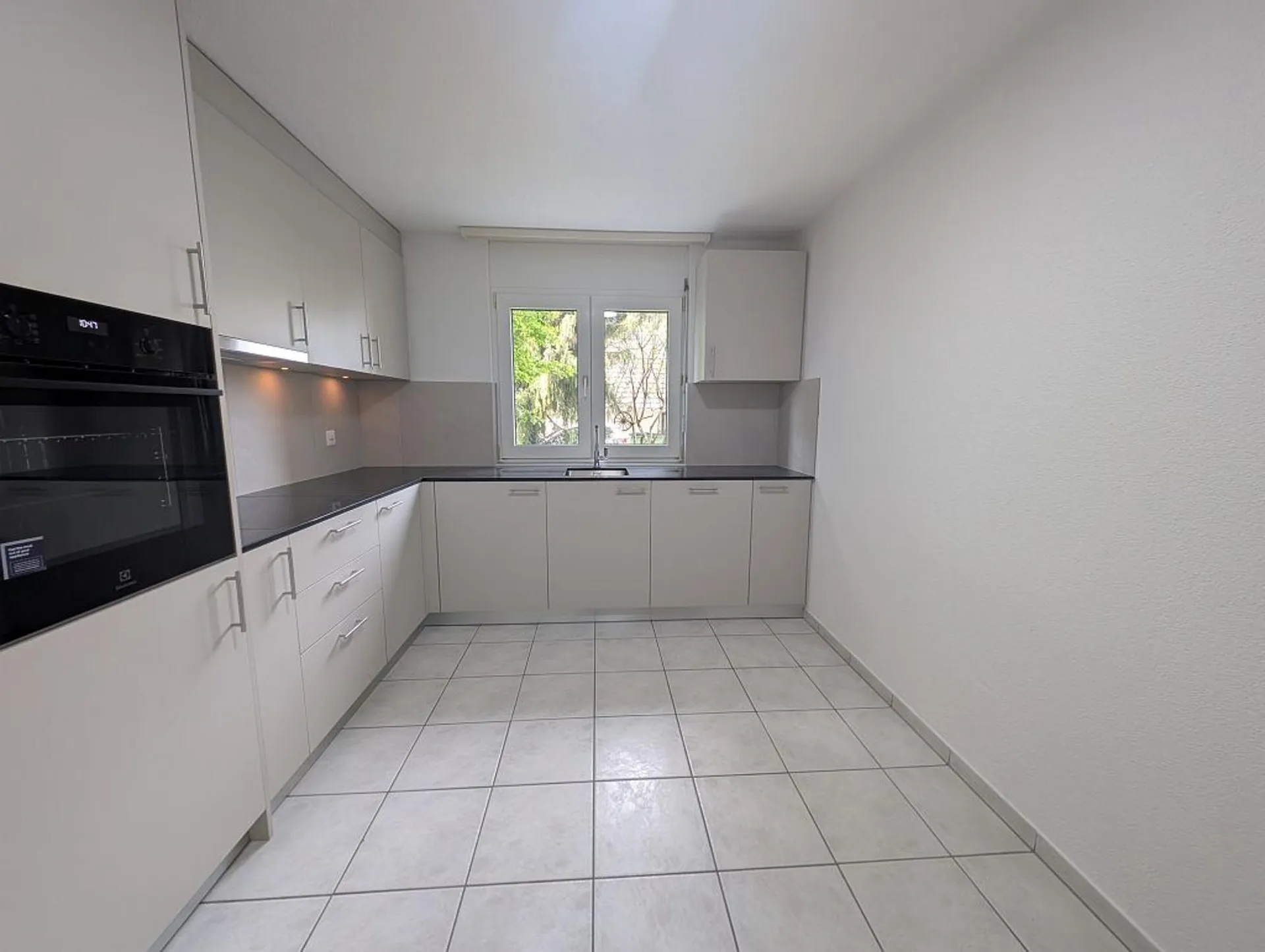 4 1/2-Zimmerwohnung, Parterre links