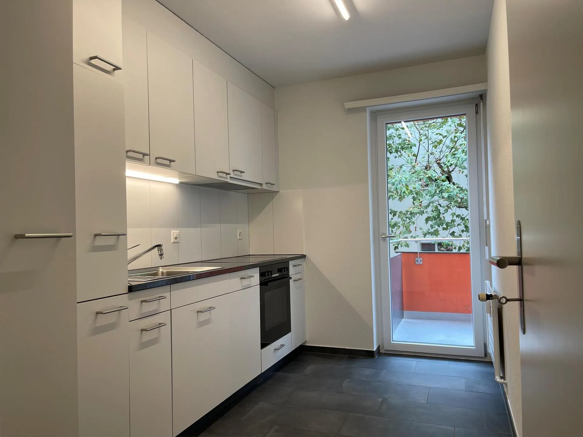Zentral gelegene, moderne Wohnung im 2. OG rechts, nähe Rhein