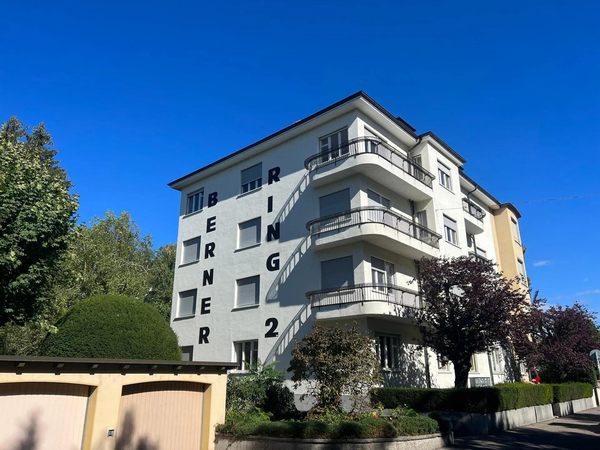 Moderne Altbauwohnung mit 2 Balkonen