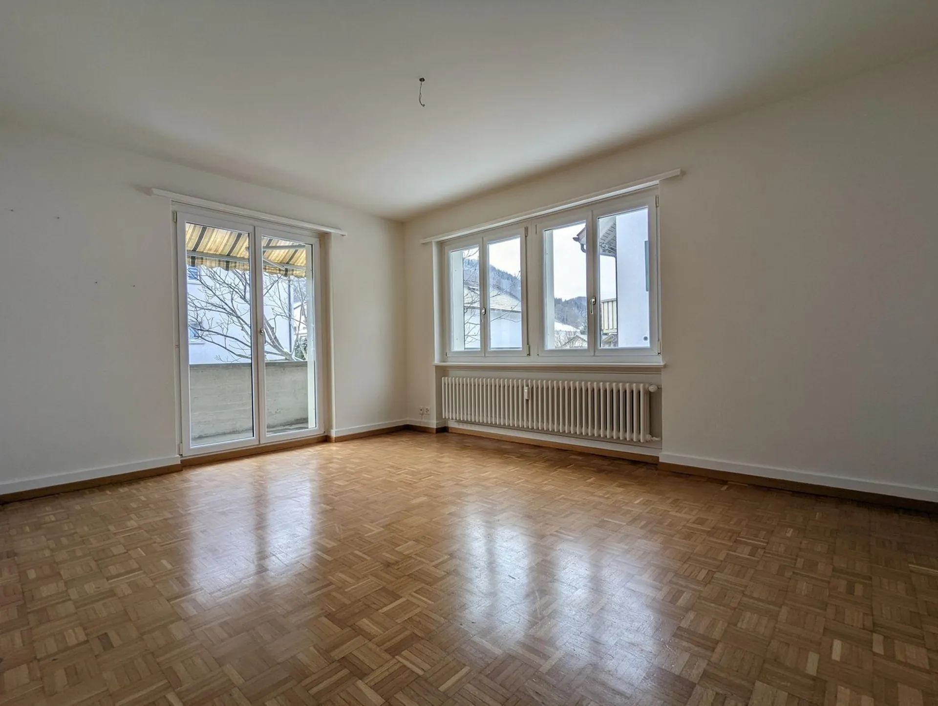 Grosszügige und helle 4-Zimmerwohnung im Erdgeschoss mit Balkon in Oberdorf/BL