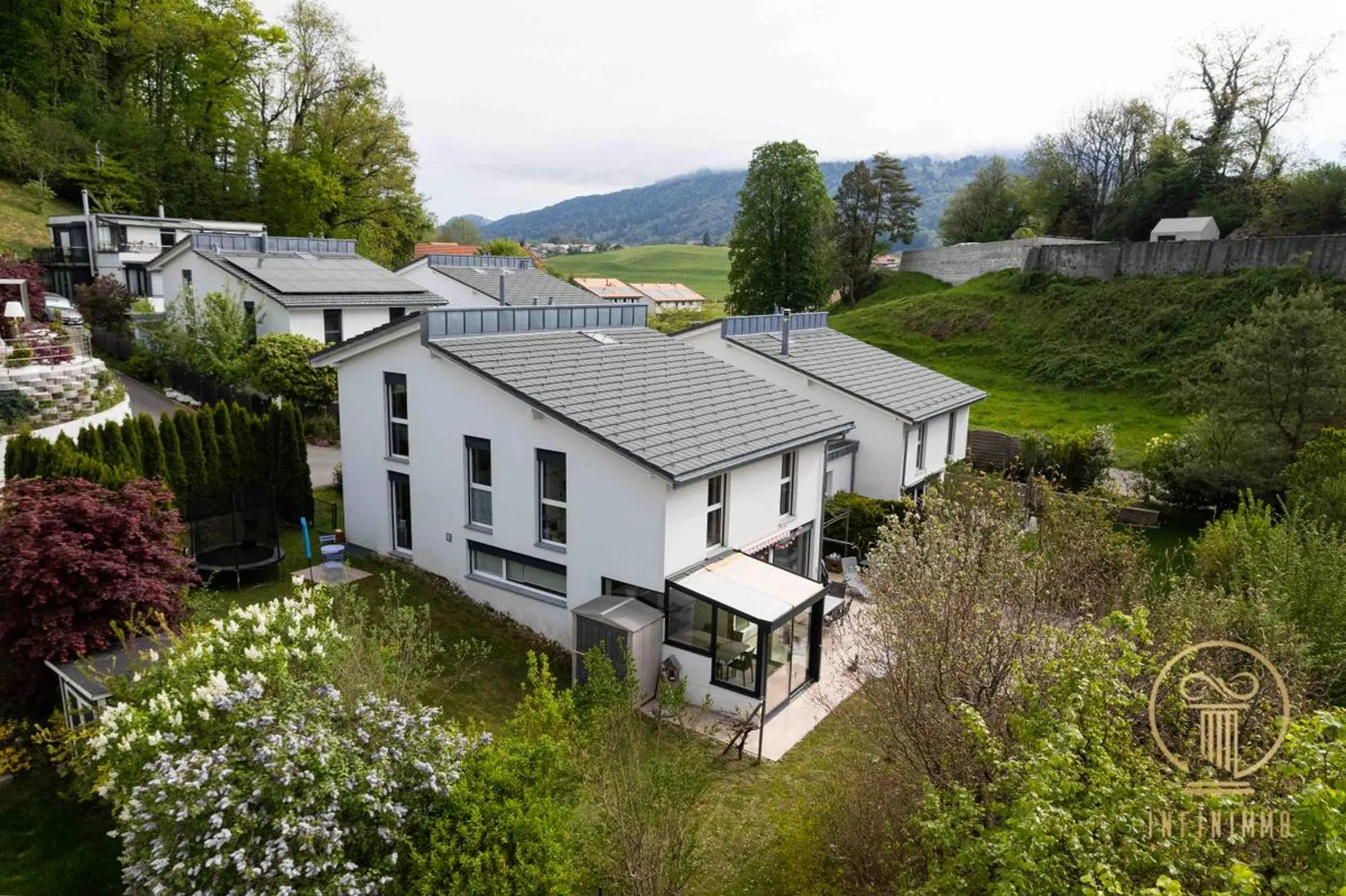 Exclusivité ! CHATEL-ST-DENIS, objet rare. Magnifique villa jumelée par le garage 5.5 pièces.