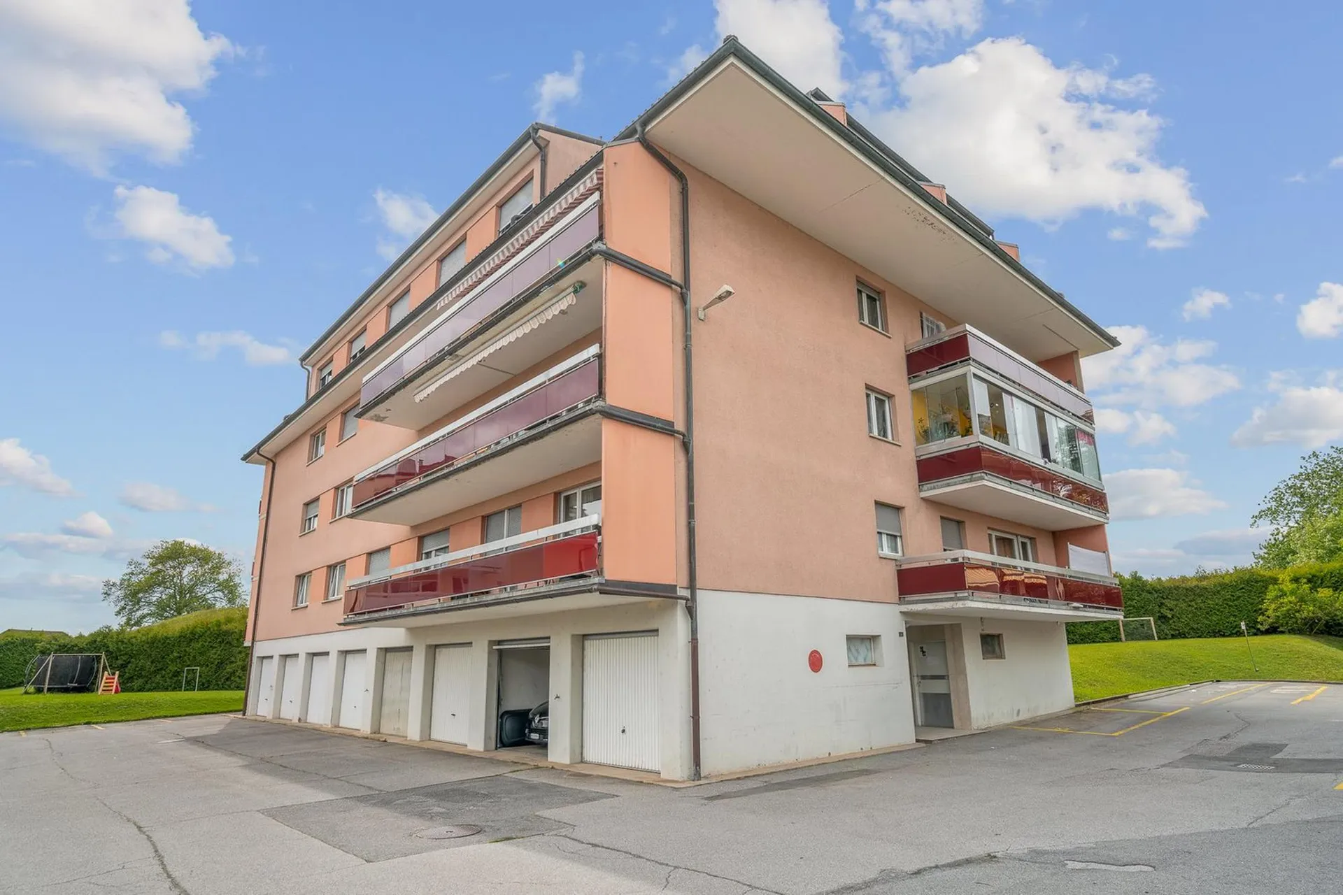 Charmant appartement de 4.5 pièces - beau dégagement et idéalement situé - garage-box inclus