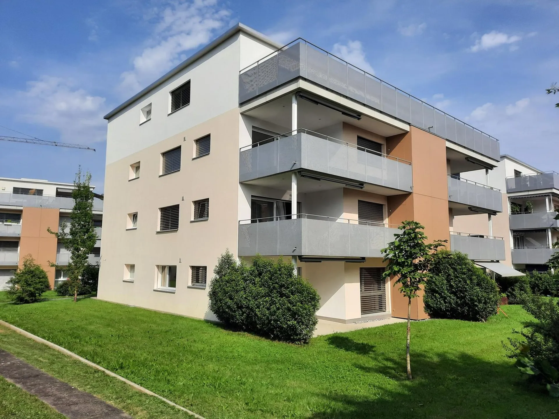 Moderne 3.5-Zimmer-Wohnung mit Balkon und Garage in Lupfig