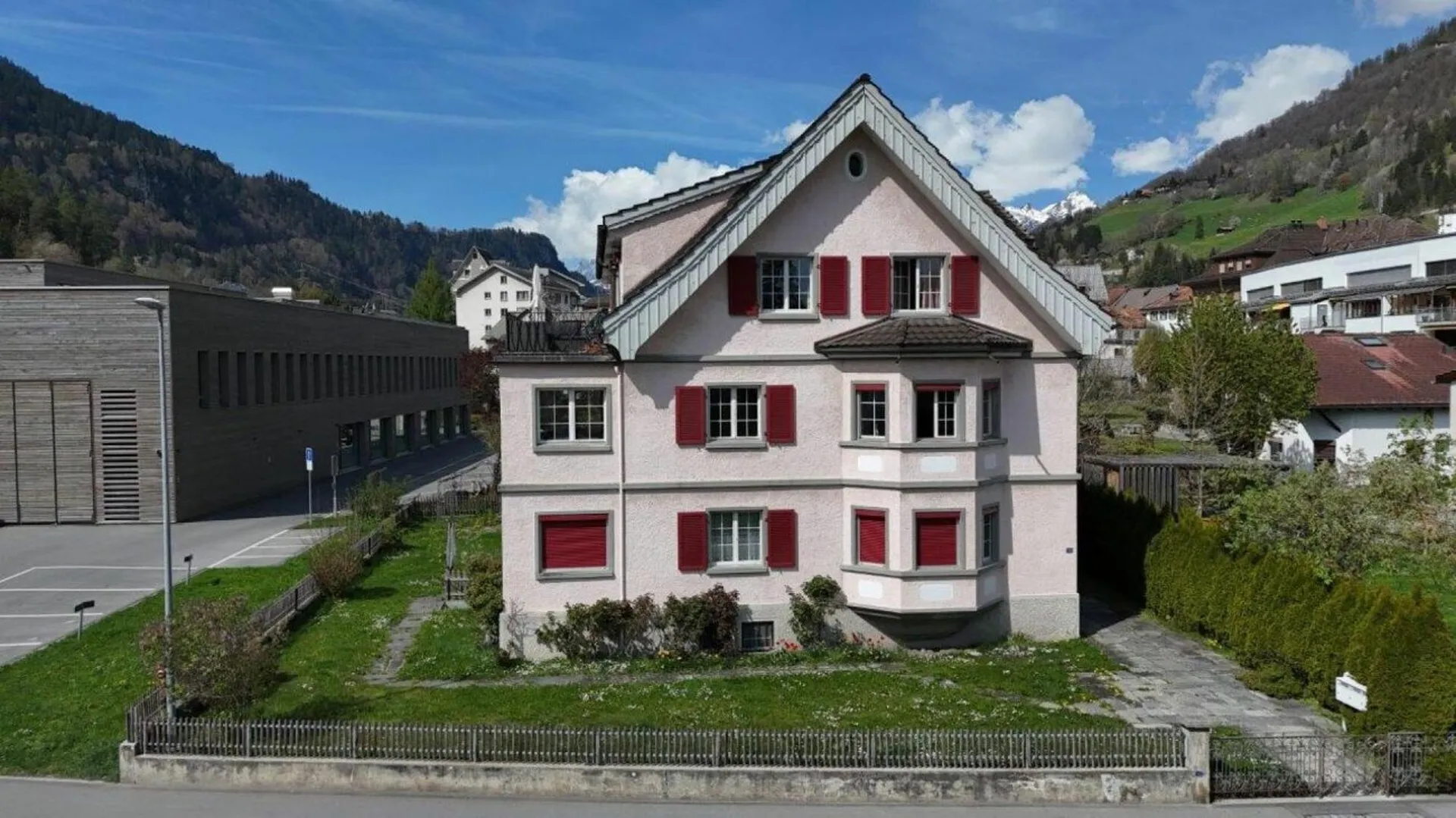 Mehrfamilienhaus