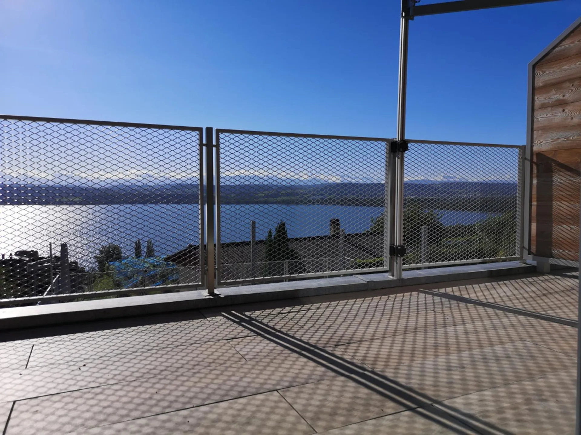 Duplex d'exception avec vue splendide sur le lac de Morat et les Alpes