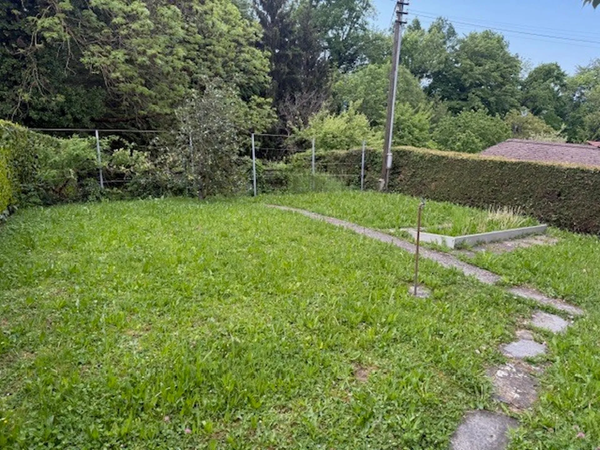 A louer - 2,5p - 72m2 + terrasse et jardin - Plan 13 - Belmont s/Lsne
