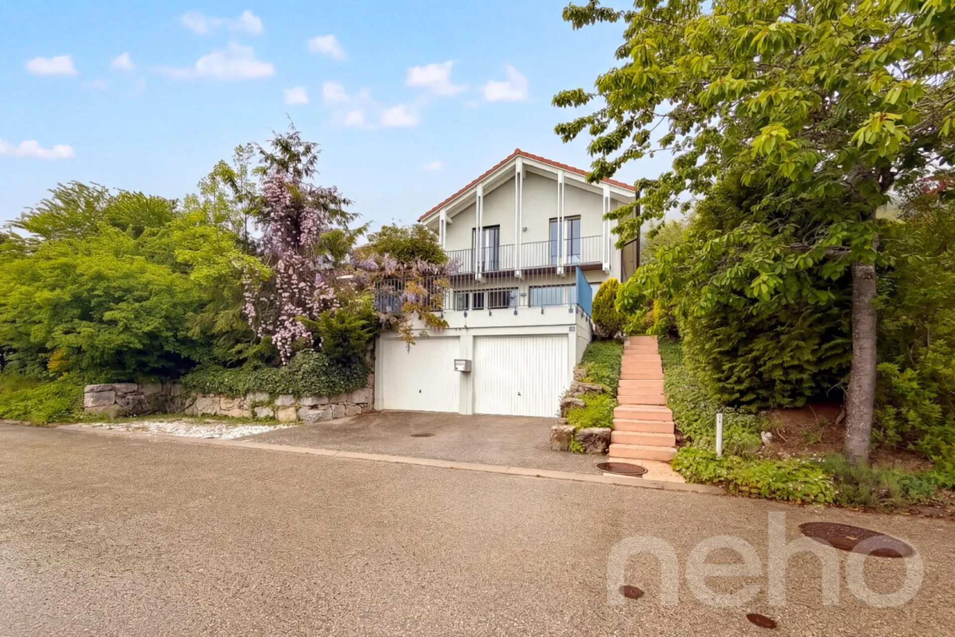 Spacieuse villa de 6,5 pièces avec jardin arborisé à Cernier
