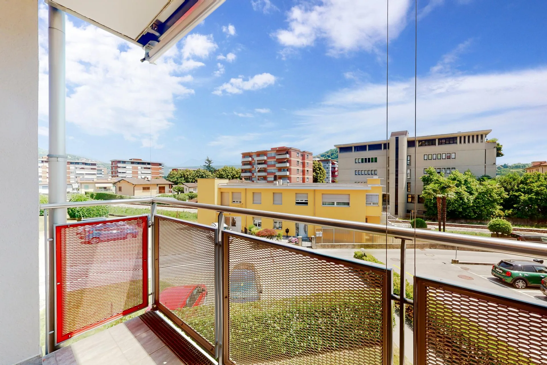 Soluzione abitativa luminosa con terrazza in posizione strategica ad Agno
