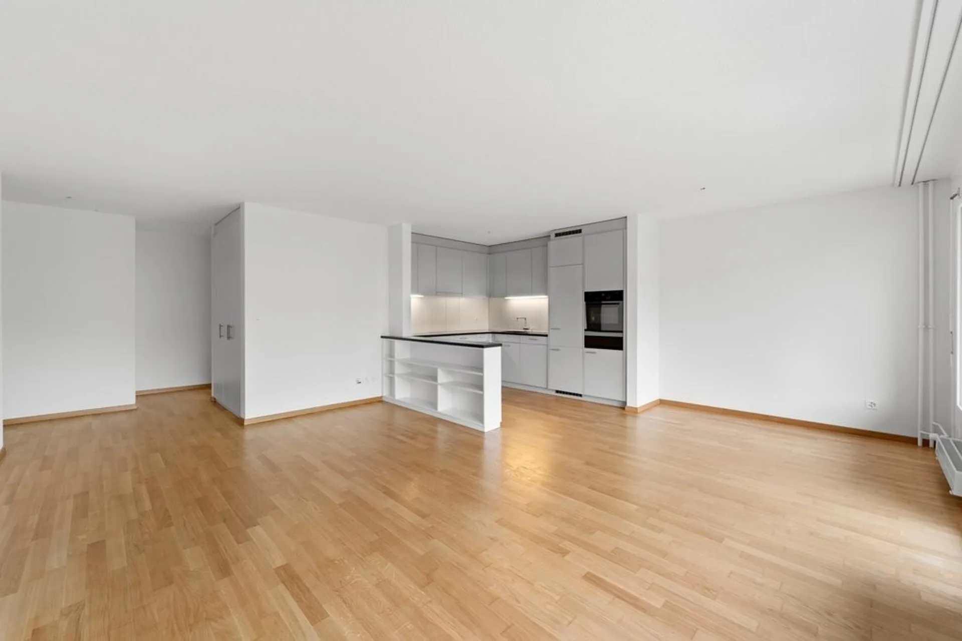 mit Lift, offener Küche, Geschirrspüler, Waschmaschine und Balkon