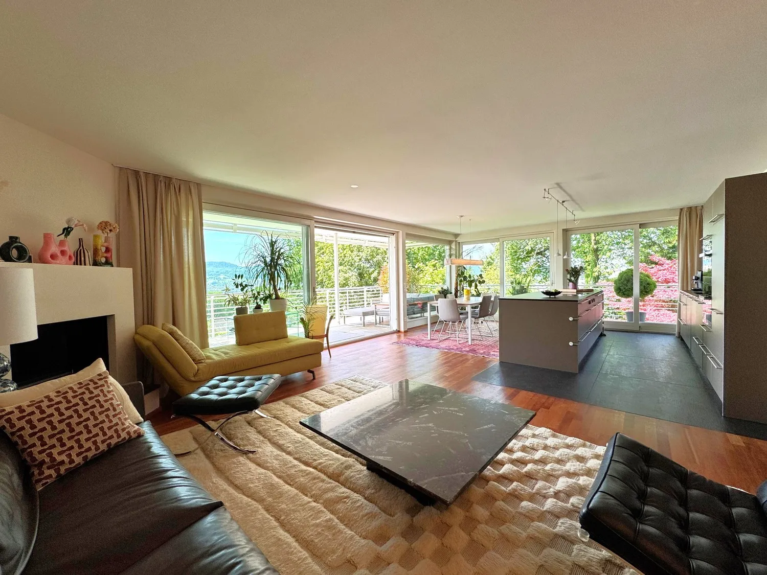 5.5-Zi-Wohnung Herrliberg | 142 m2 + Terrasse, Weitblick, 2 Parkplätze | 1 J., verlängerbar