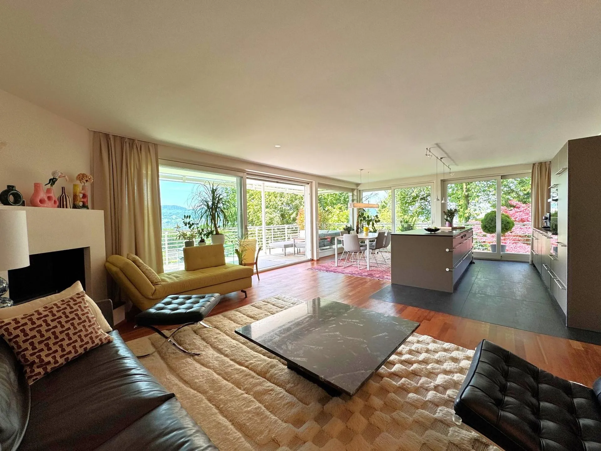 5.5-Zi-Wohnung Herrliberg | 142 m2 + Terrasse, Weitblick, 2 Parkplätze | 1 J., verlängerbar