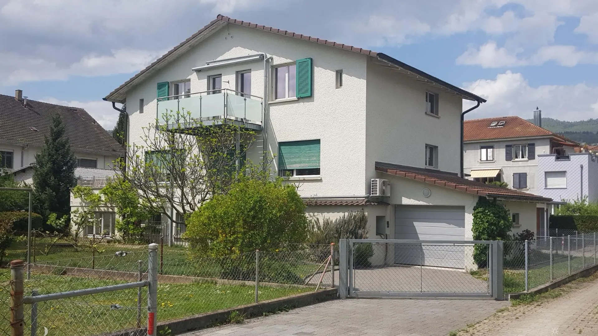 Grosse 2.5- Zimmerwohnung mit Balkon im beliebten Lindenquartier