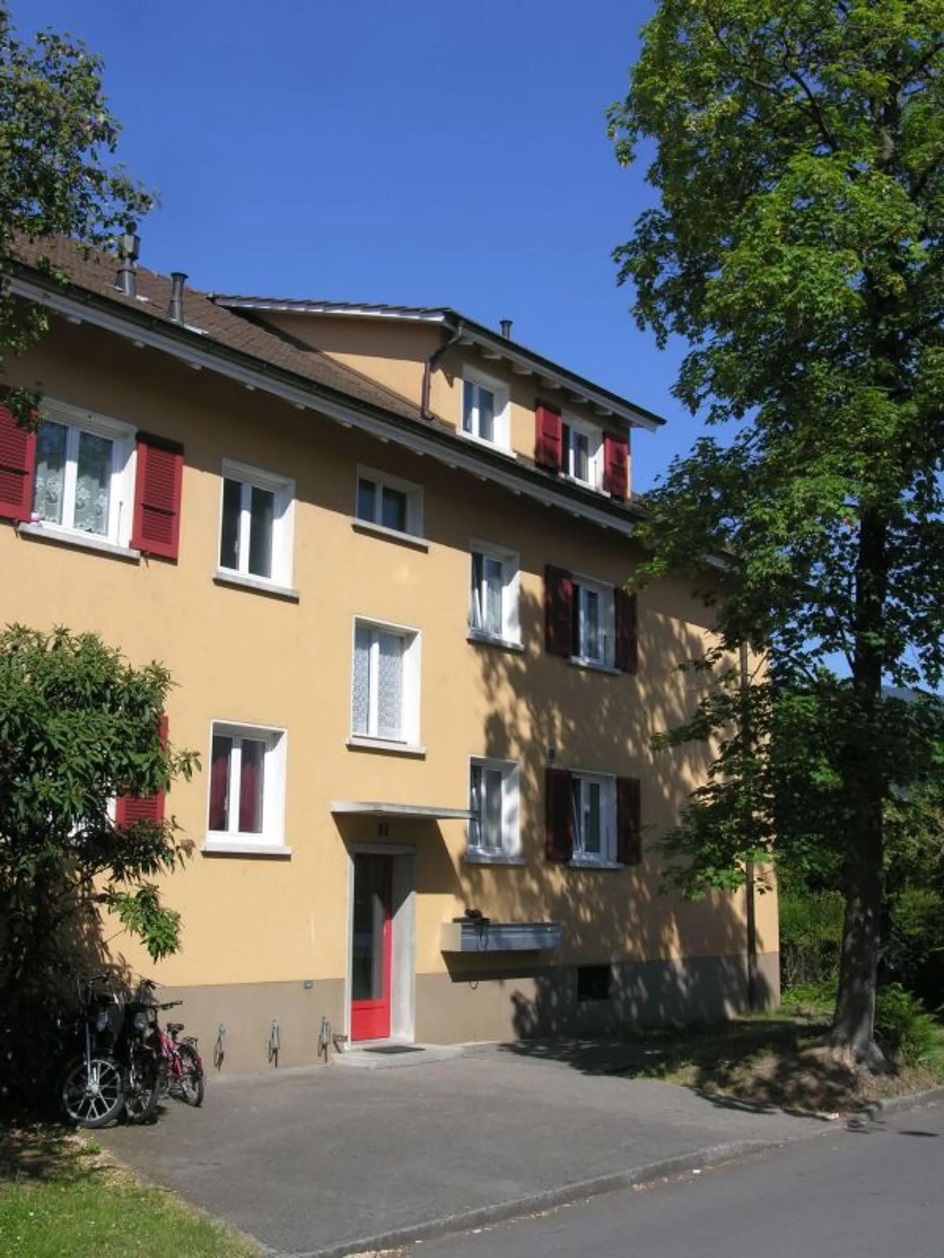 Schöne Genossenschafts-Dachwohnung am Hirtenweg