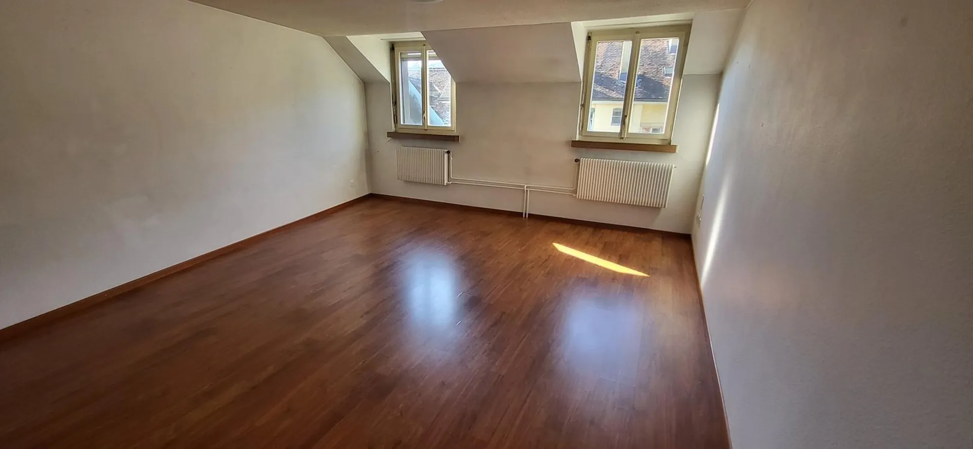 1-Zimmer Wohnung, 4. OG, im Retrostil im Herzen der Bieler Altstadt