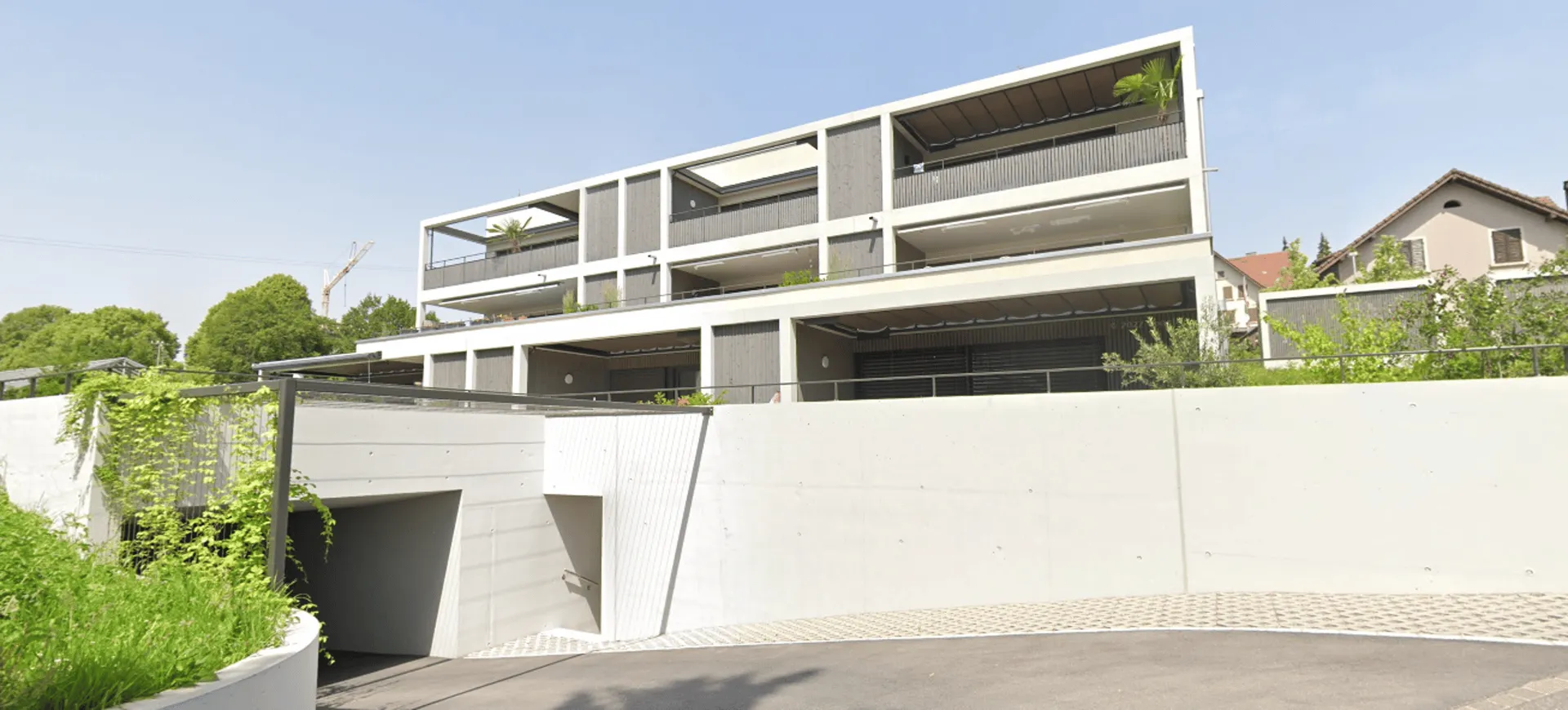 Exklusive 4.5-Zimmerwohnung im 1. OG – grosszügiges Wohnen im Terrassenhaus