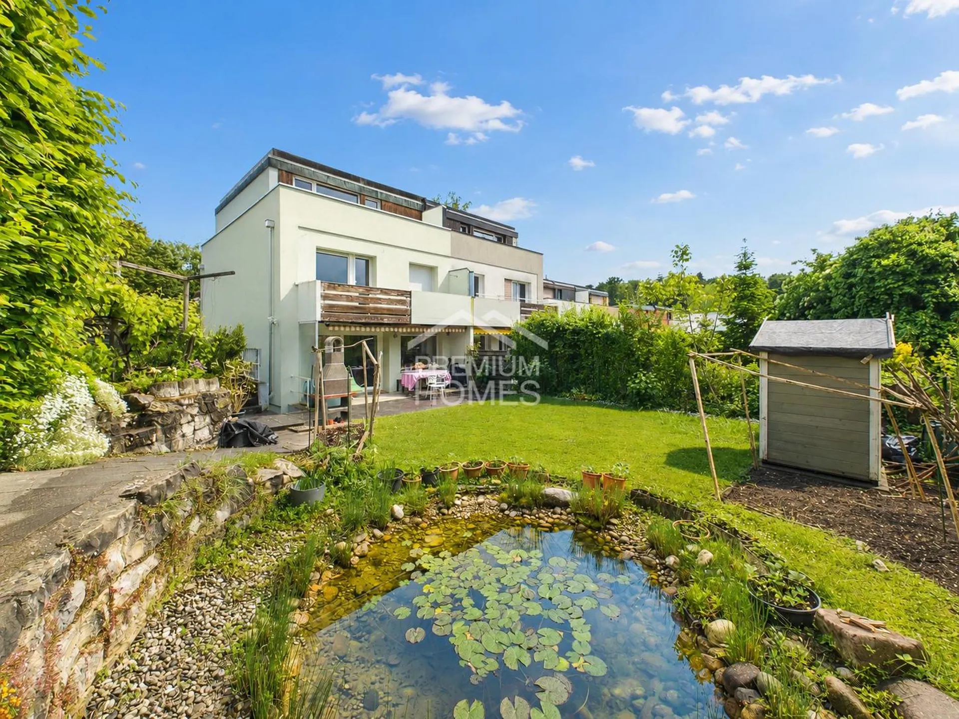 Familienidylle mit Gartenparadies an bester Lage von Therwil